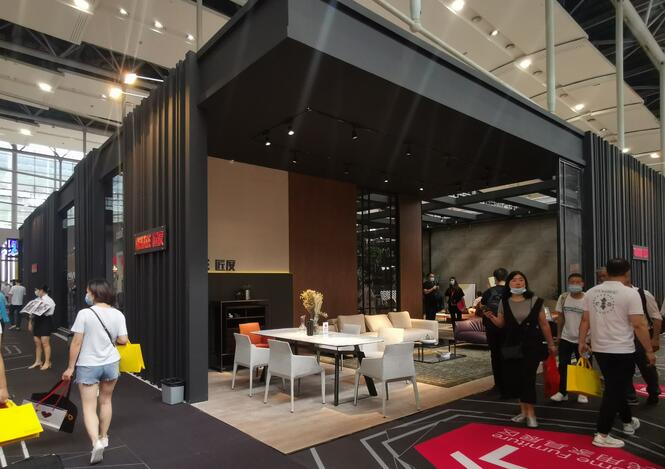 該如何設(shè)計(jì)搭建大型展臺(tái)？如何設(shè)計(jì)搭建一個(gè)小展臺(tái)？