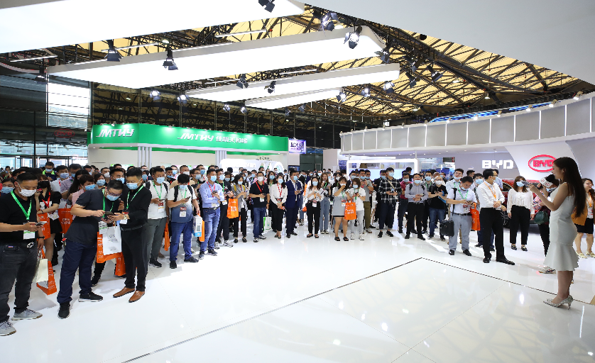 上海服裝展覽搭建公司分析 什么樣的職業(yè)裝才能吸引更多得觀(guān)眾！