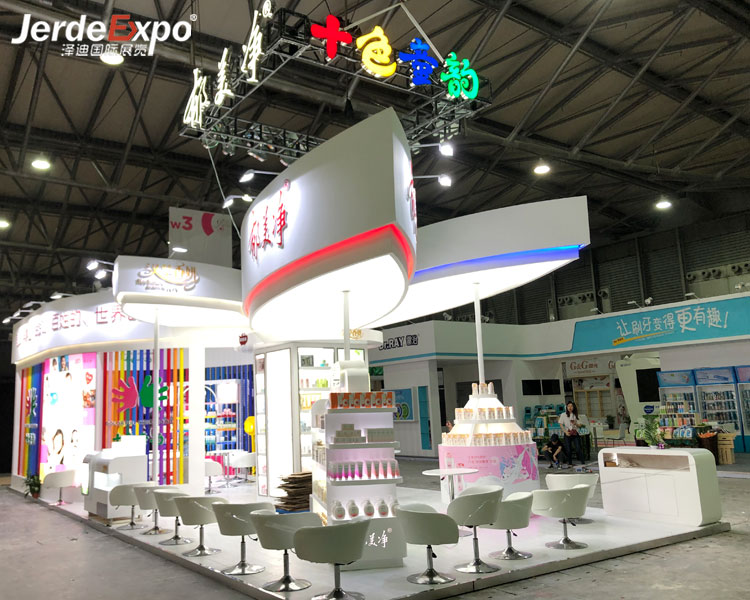 對(duì)于中小型展商什么樣的材質(zhì)比較適合展位建設(shè)？