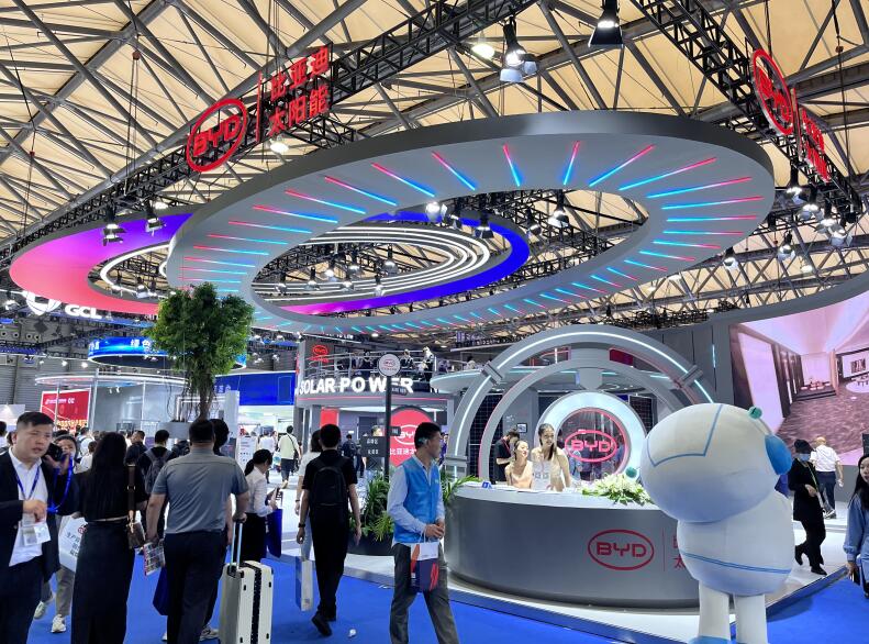 在展覽會(huì)上，企業(yè)旨在推銷其產(chǎn)品和服務(wù)。獲得了更好的曝光率，能夠與不同的人互動(dòng)并理解他們的觀點(diǎn)。這是一個(gè)令人驚嘆的社交場(chǎng)所，允許企業(yè)與知名公司和客戶建立強(qiáng)大的網(wǎng)絡(luò)連接。